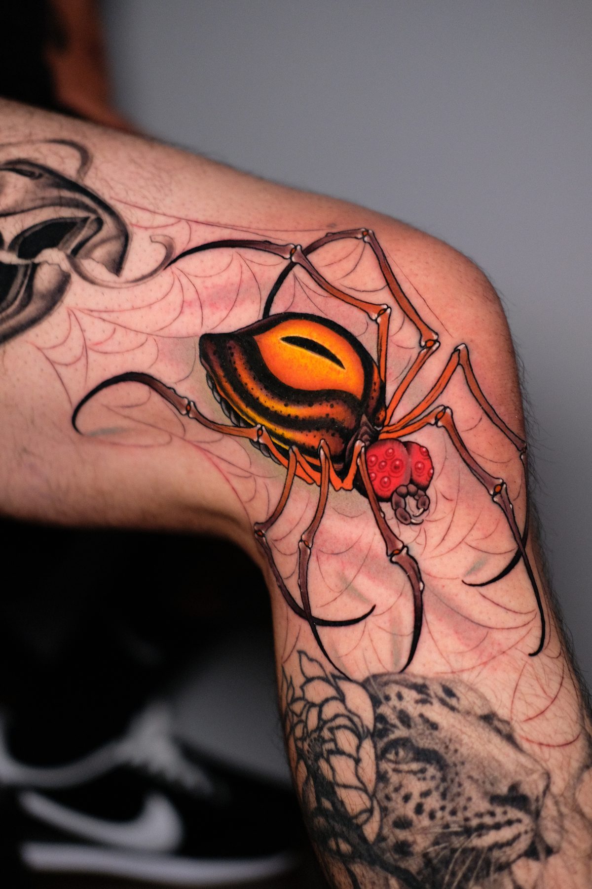 Black Widow Knee